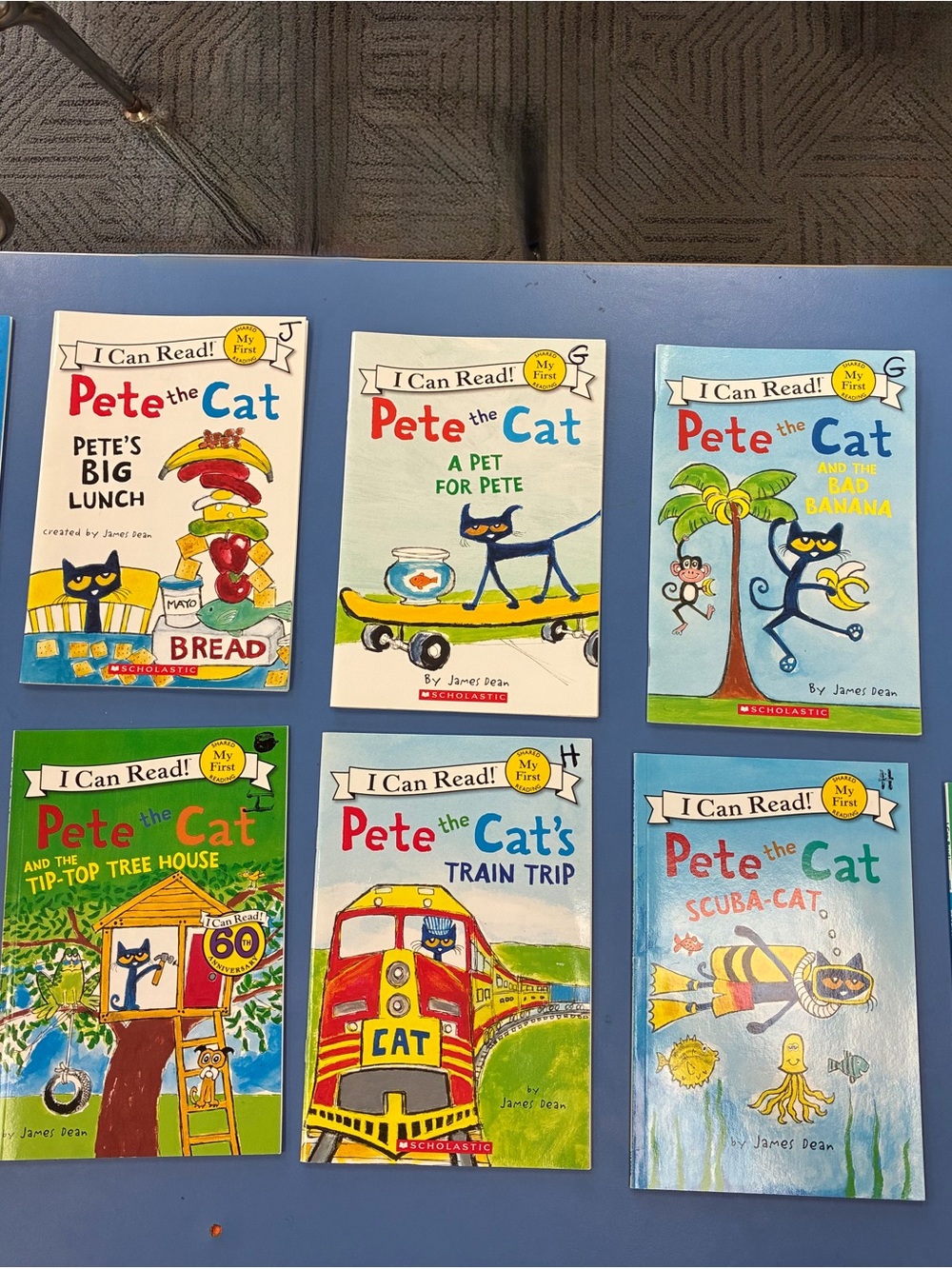 Scholastic Pete the Cat Book Set - Blue & Green Covers